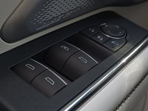 Used 2024 GMC Acadia Denali w/ Super Cruise Package FWD image 17