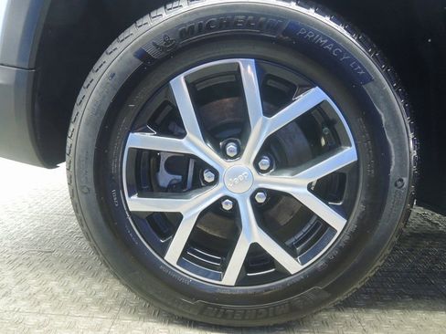 Used 2024 Jeep Grand Cherokee L Limited AWD/4WD image 6