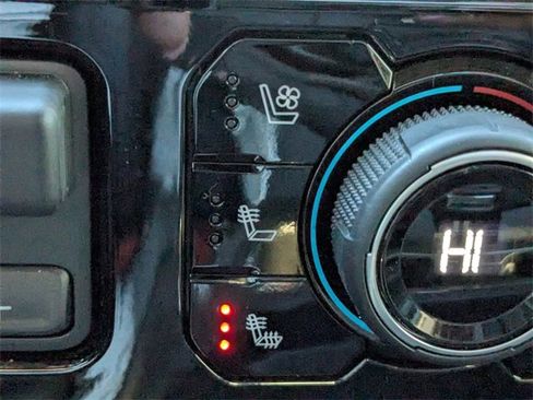 Used 2025 Chevrolet Silverado 2500 LTZ w/ LTZ Convenience Package image 22