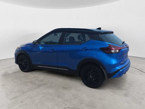 Used 2023 Nissan Kicks SR w/ SR Premium Package FWD image 3