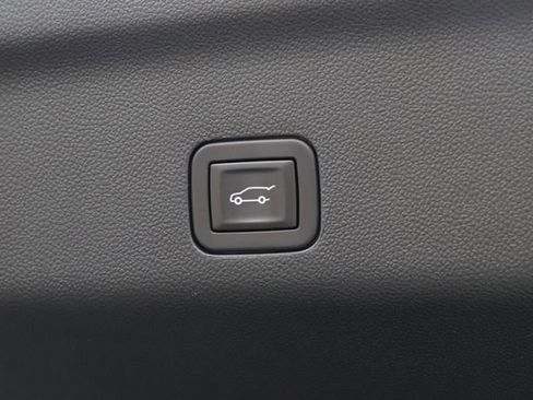 Used 2025 Chevrolet Tahoe LT AWD/4WD image 9