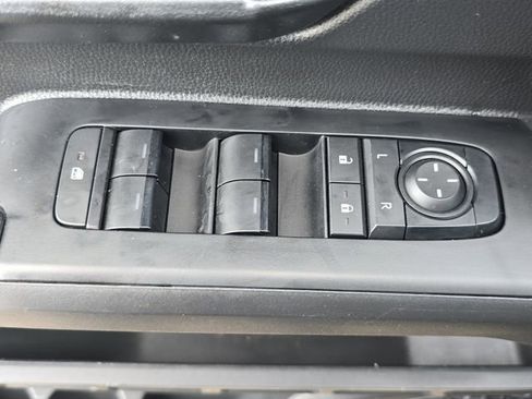 Used 2025 Toyota Tacoma SR5 image 27