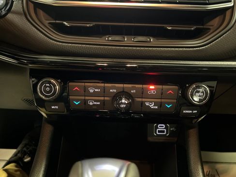 New 2026 Jeep Compass Limited image 17