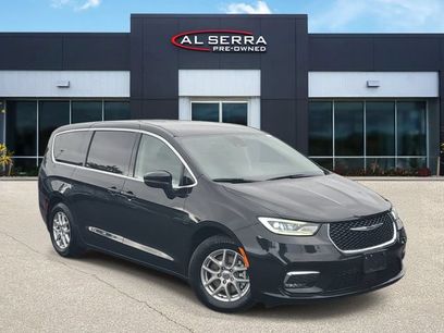 Used 2023 Chrysler Pacifica Touring-L