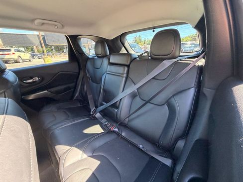 Used 2019 Jeep Cherokee Limited w/ Trailer Tow Group AWD/4WD image 13
