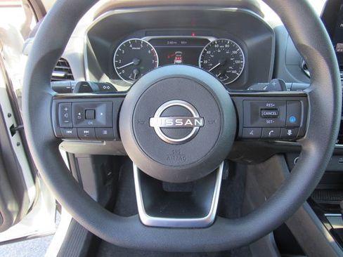 Used 2023 Nissan Rogue SV FWD image 30
