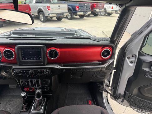 Used 2018 Jeep Wrangler Unlimited Rubicon w/ Dual Top Group AWD/4WD image 22