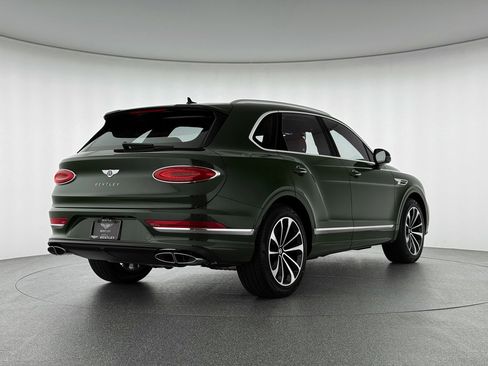 Used 2025 Bentley Bentayga image 5