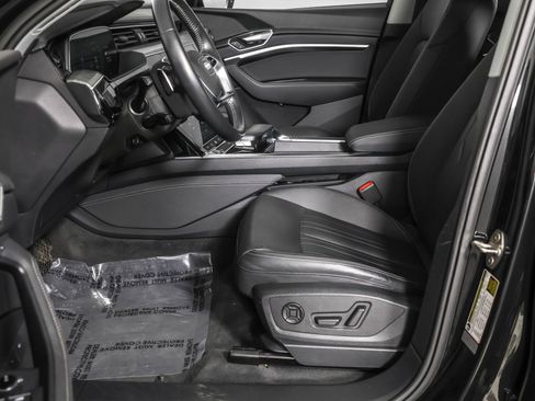 Used 2021 Audi e-tron Premium w/ Convenience Plus Package image 27