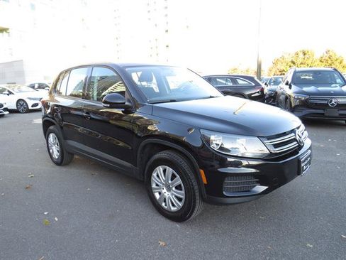 Used 2017 Volkswagen Tiguan S image 5