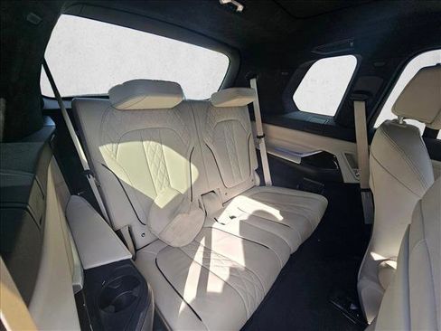 Used 2021 BMW X7 xDrive40i w/ M Sport Package image 17