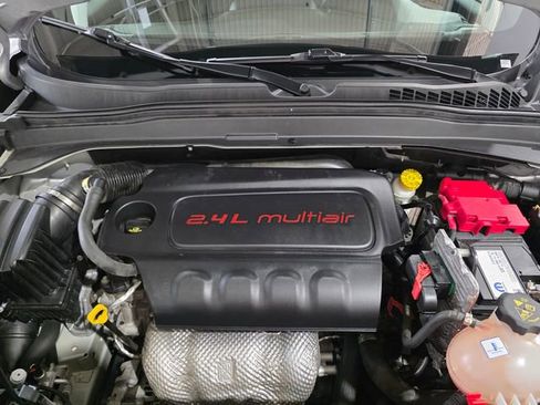 Used 2021 Jeep Renegade Latitude w/ Convenience Group AWD/4WD image 26