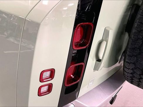 Certified 2023 Land Rover Defender 110 75th Limited Edition image 29