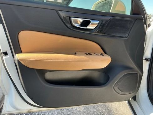 Used 2020 Volvo V60 T5 Momentum FWD image 21