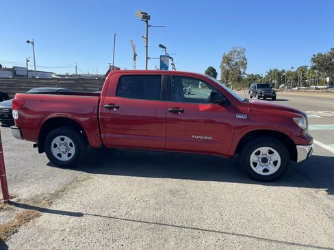 Used 2011 Toyota Tundra 4x4 CrewMax w/ Tow Pkg image 6