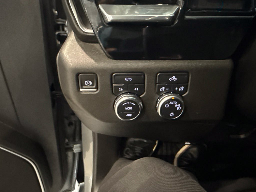 Used 2023 GMC Sierra 1500 SLE AWD/4WD image 32