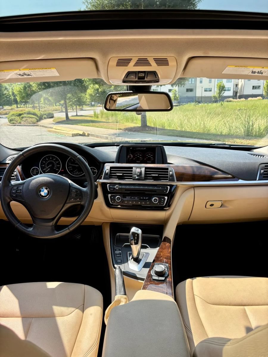 Used 2017 BMW 320i Sedan RWD image 14