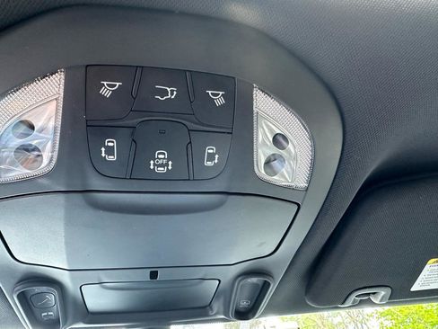 Used 2021 Chrysler Pacifica Touring-L w/ Uconnect Theater Family Group AWD/4WD image 24