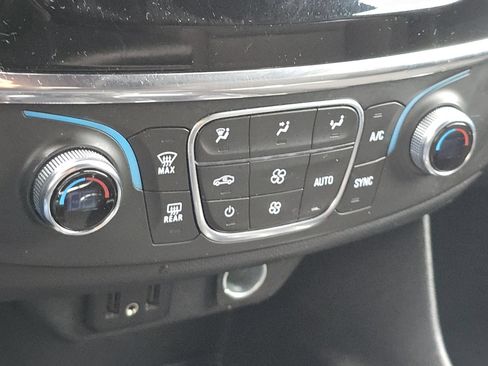 Used 2023 Chevrolet Traverse LT FWD image 27