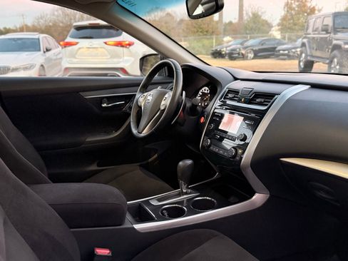 Used 2013 Nissan Altima 3.5 SV image 19