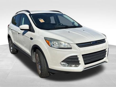 Used 2016 Ford Escape SE w/ SE Leather Comfort Package FWD image 2