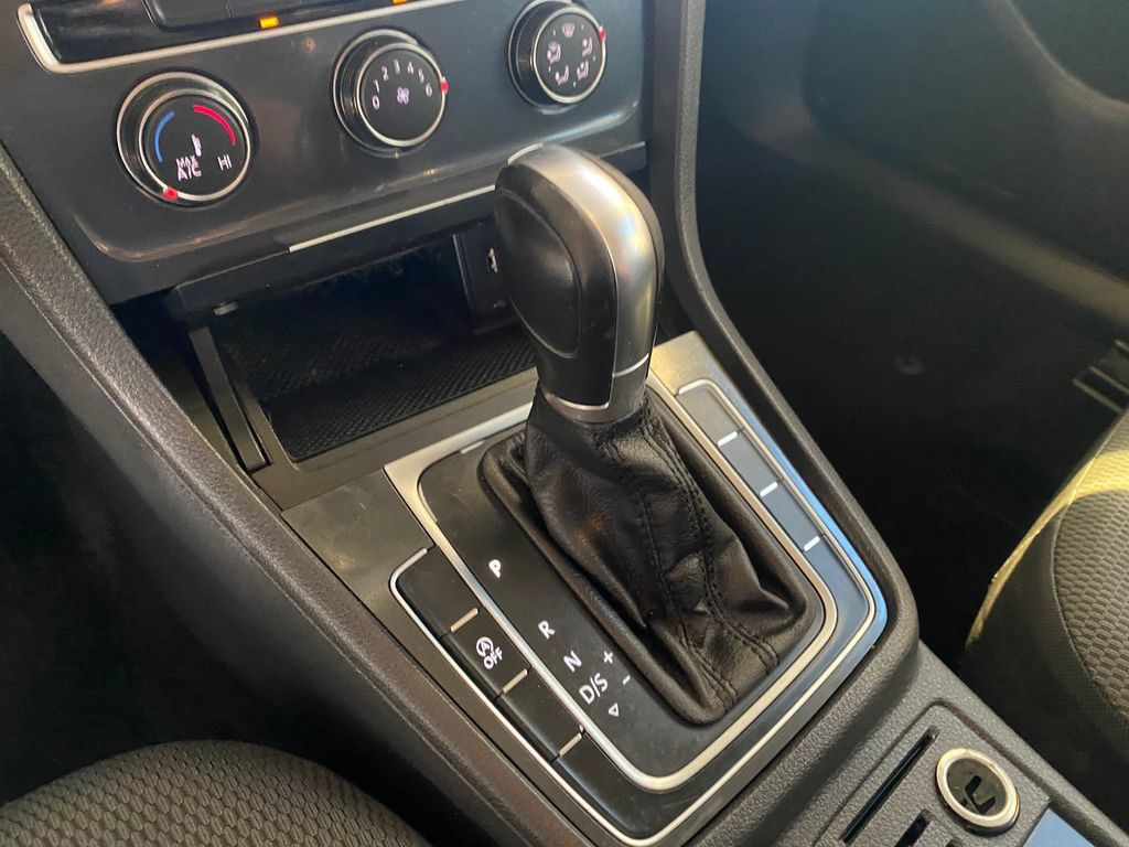 Used 2019 Volkswagen Golf S FWD image 30