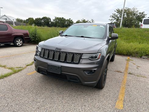 Used 2021 Jeep Grand Cherokee Laredo X AWD/4WD image 9