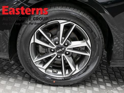 Used 2023 Kia Forte LXS w/ LXS Technology Package FWD image 32
