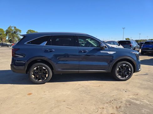 New 2026 Kia Sorento S image 9