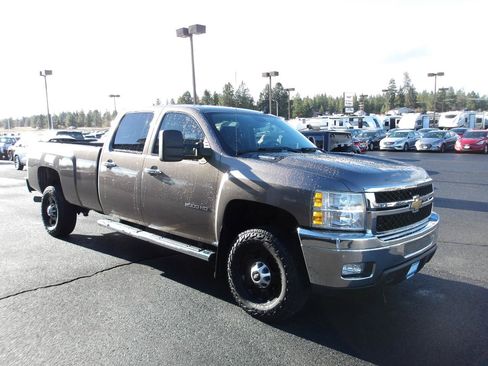 Used 2011 Chevrolet Silverado 2500 LT w/ Interior Plus Package AWD/4WD image 7