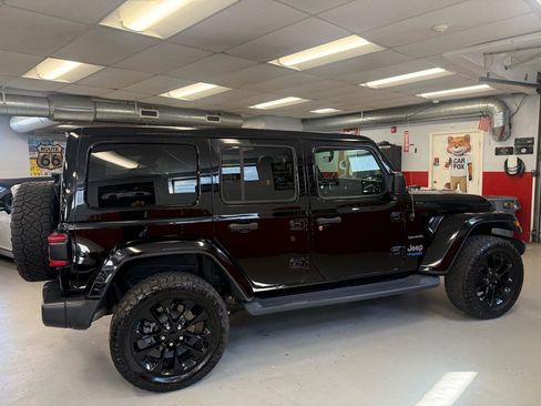 Used 2022 Jeep Wrangler Unlimited Sahara w/ Cold Weather Group image 8