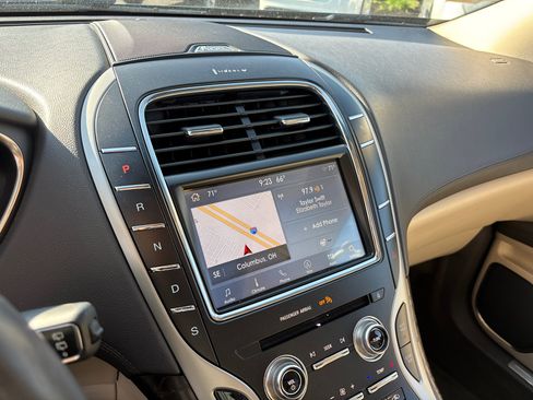 Used 2019 Lincoln Nautilus Reserve FWD image 19