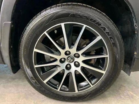 Used 2018 Toyota Highlander SE image 42