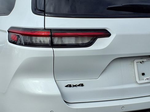 Used 2025 Jeep Grand Cherokee L Limited image 27