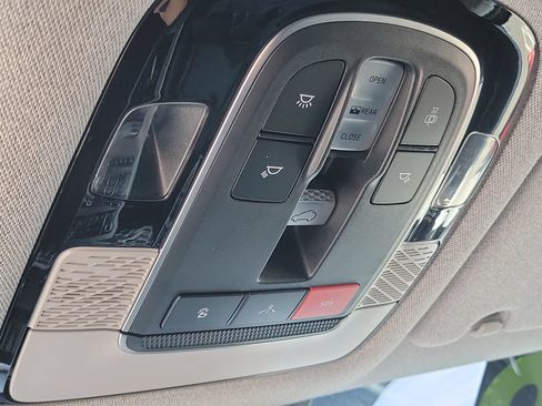 Used 2022 Hyundai Palisade Limited FWD image 17