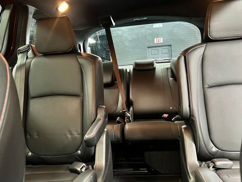 Used 2024 Honda Odyssey Sport image 12
