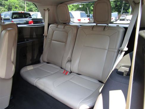 Used 2020 Lincoln Aviator Reserve image 32