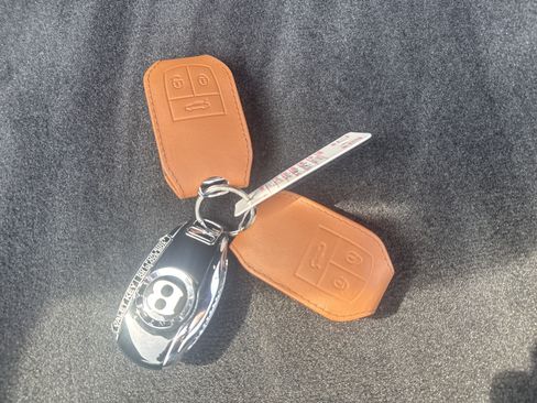 Used 2022 Bentley Flying Spur V8 image 30