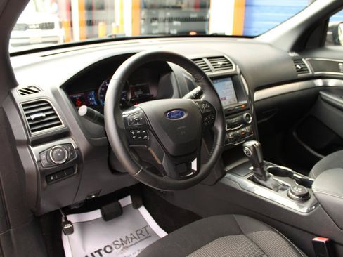 Used 2018 Ford Explorer XLT w/ Equipment Group 201A AWD/4WD image 15