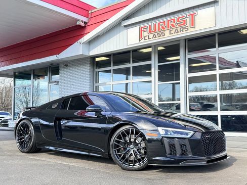 Used 2018 Audi R8 V10 w/ Black Optic Package image 1