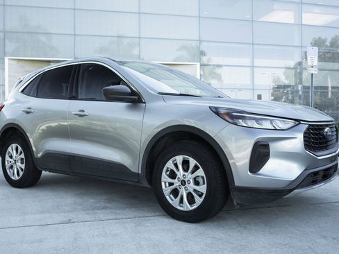 Used 2023 Ford Escape Active image 3