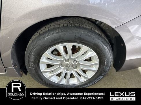 Used 2013 Toyota Sienna XLE image 5