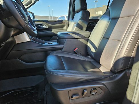 Used 2023 Chevrolet Tahoe Z71 w/ Z71 Off-Road Package AWD/4WD image 14