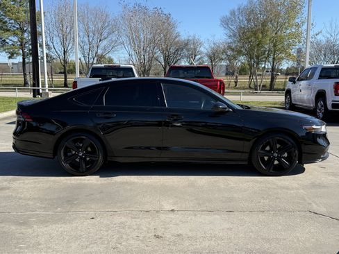 Used 2025 Honda Accord Sport image 3