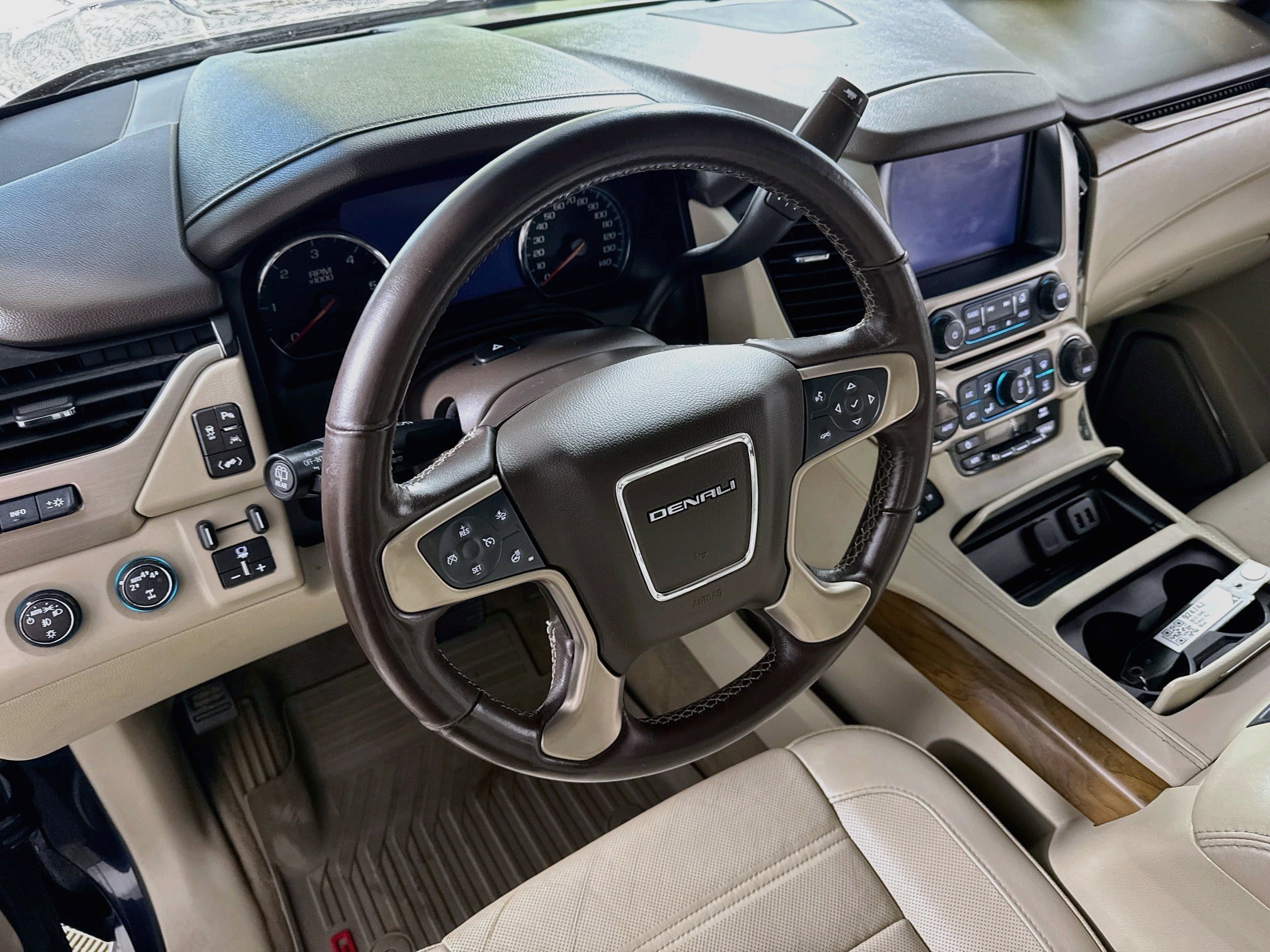 Used 2019 GMC Yukon XL Denali w/ Open Road Package AWD/4WD image 14