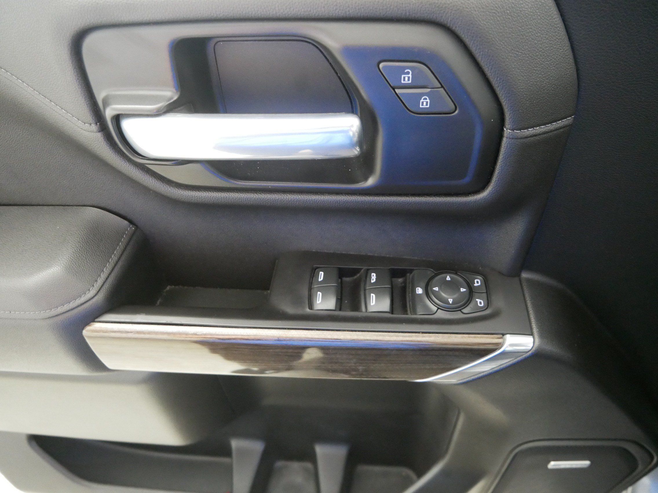 Certified 2021 Chevrolet Silverado 1500 LT Trail Boss w/ Convenience Package II AWD/4WD image 19