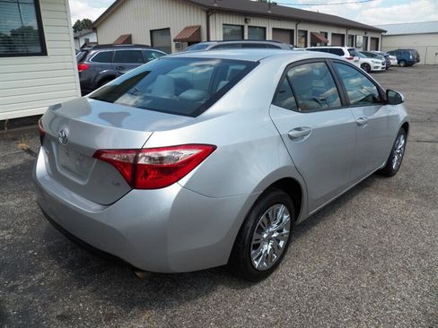 Used 2017 Toyota Corolla LE w/ Carpet Mat Package (TMS) FWD image 3
