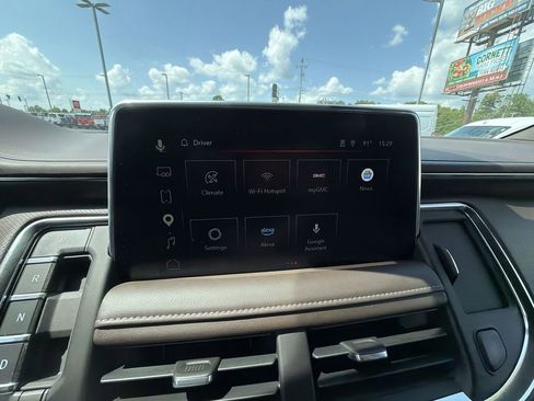 Used 2023 GMC Yukon XL SLT AWD/4WD image 24