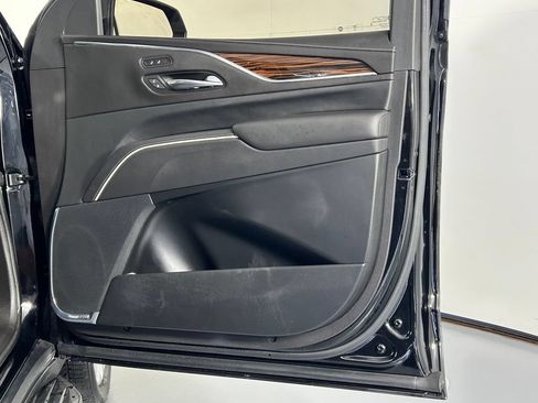 Used 2021 Cadillac Escalade Luxury AWD/4WD image 9