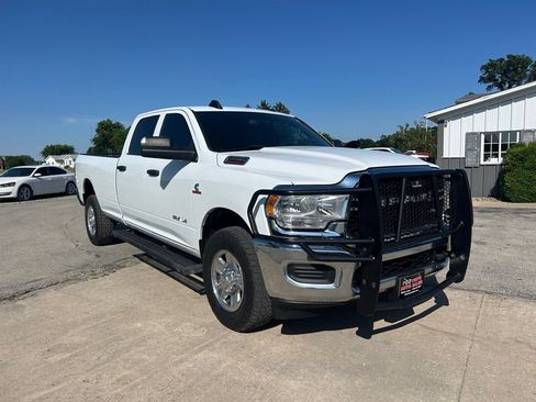 Used 2022 RAM 2500 Tradesman w/ Chrome Appearance Group AWD/4WD image 3